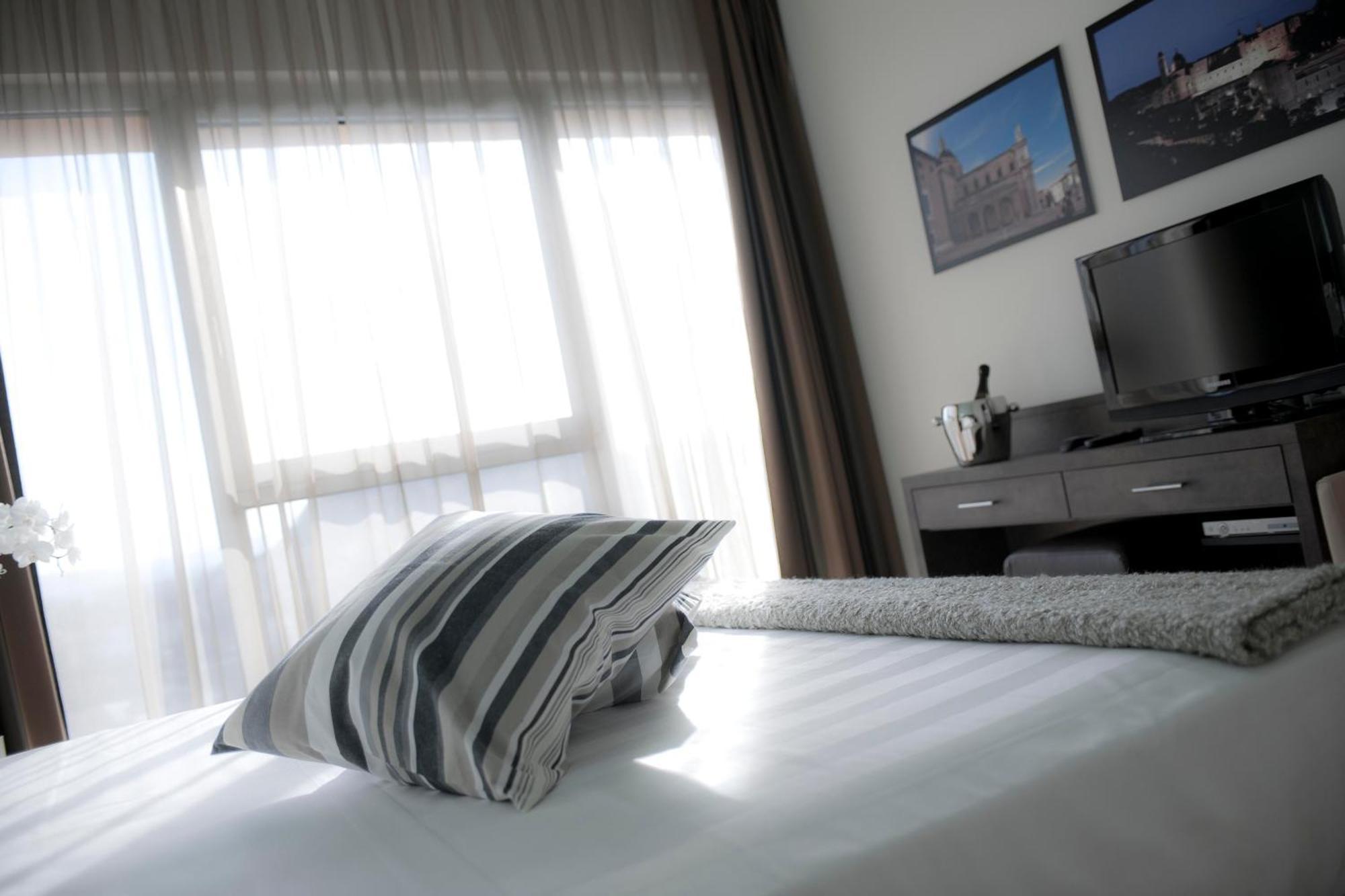 Blu Arena Hotel Montecchio  Екстериор снимка