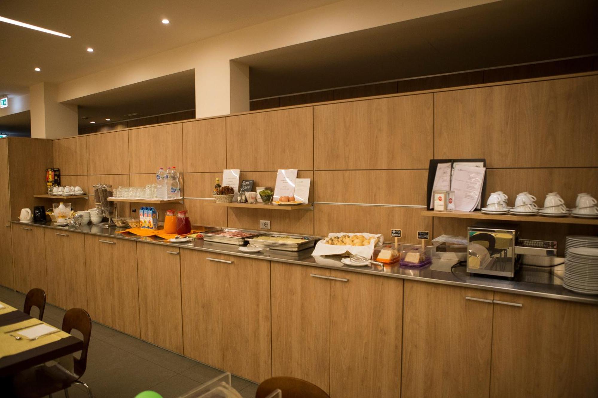 Blu Arena Hotel Montecchio  Екстериор снимка